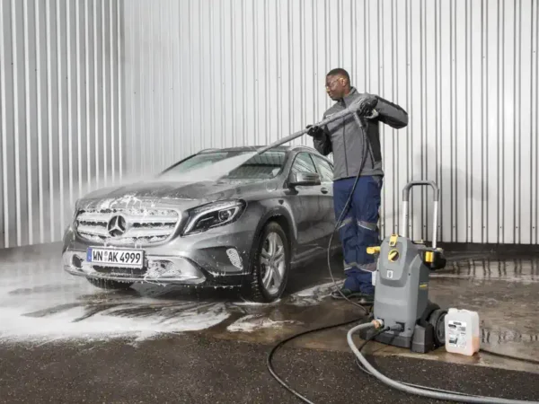 Karcher-High-Pressure-Washer-HD-712-4-M-Plus-3-in-use-garage Karcher High Pressure Washer HD 712-4 M Plus 3 in use garage by Concept Garage Equipment