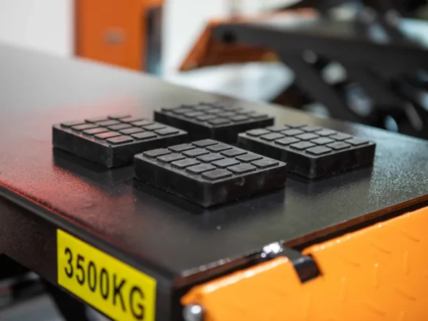 Scissor Lift MR3.5 mid rise rubber lifting blocks