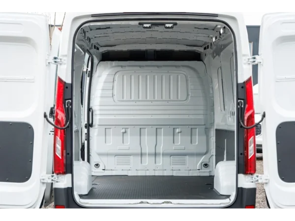 Maxux Delivery 9 Long Wheelbase High Roof mobile tyre fitting van back